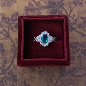 Beautiful crystal ring- Size 6